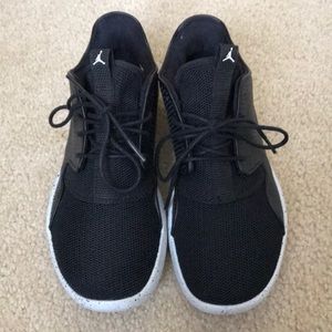 Boys 4.5/Women’s 6 Jordan Eclipse Leather Shoes